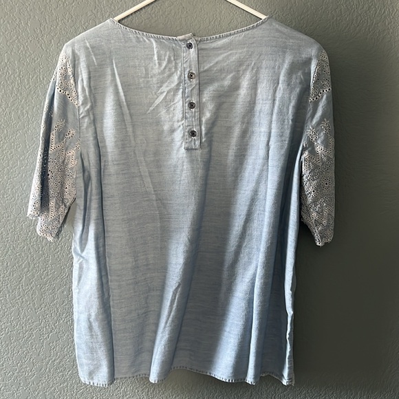 Gap size medium light denim shirt with white lace pattern - Picture 3 of 3